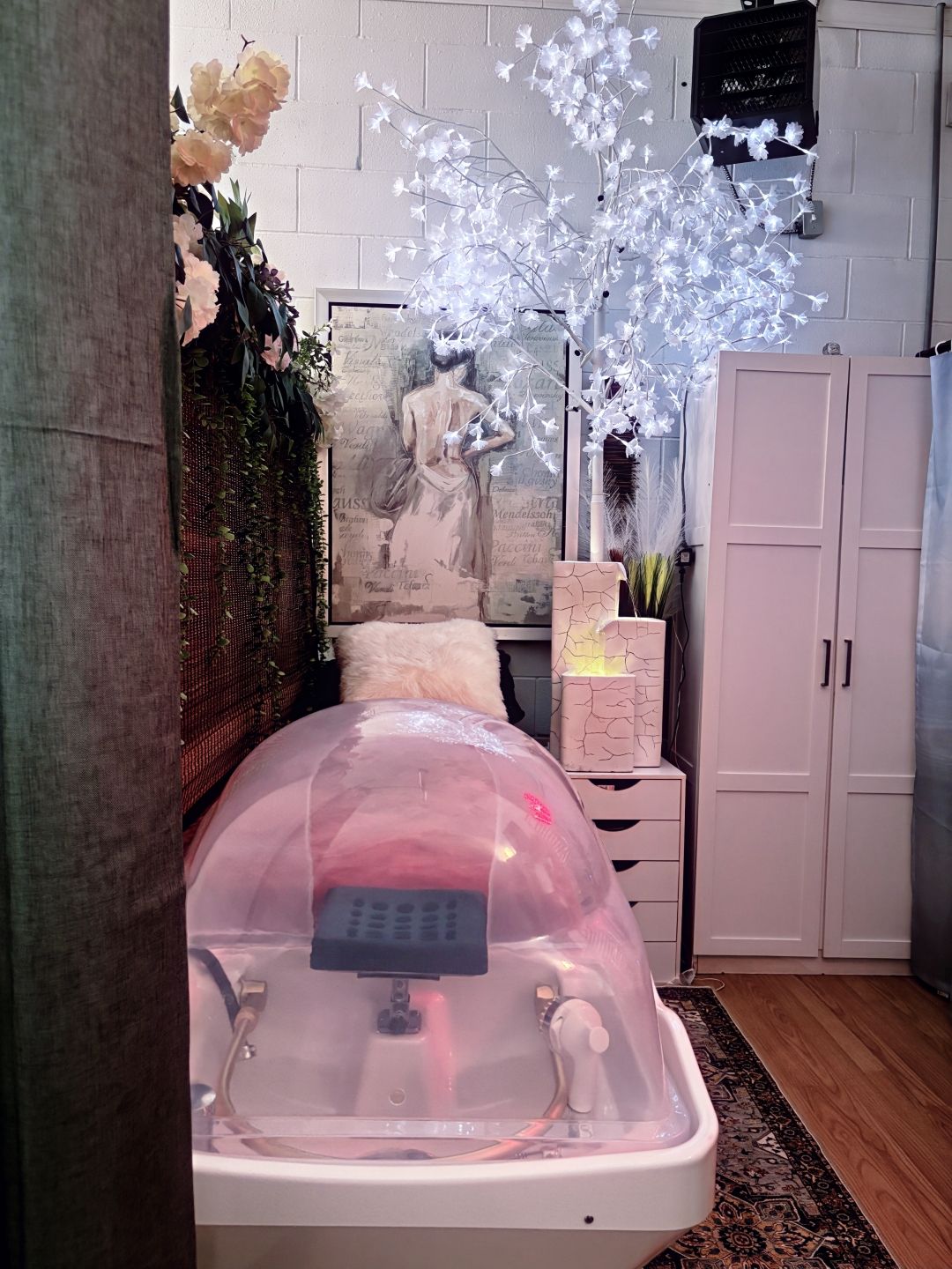 Treatment dome and pink wardrobe in the spa corner